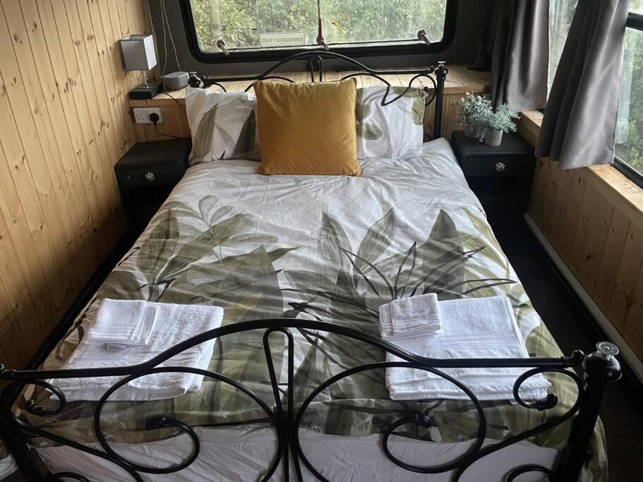 The Bus And The Apartamento
